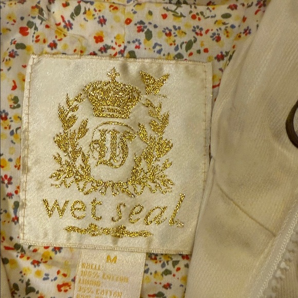 Wet Seal Off-White Hooded Puffer Jacket - Picture 4 of 10